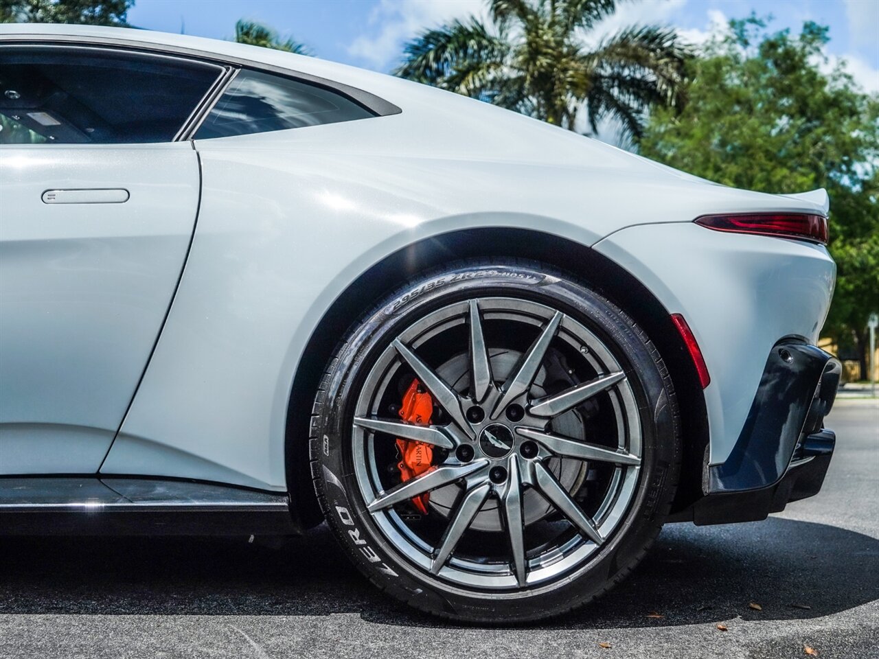 2019 Aston Martin Vantage   - Photo 33 - Bonita Springs, FL 34134