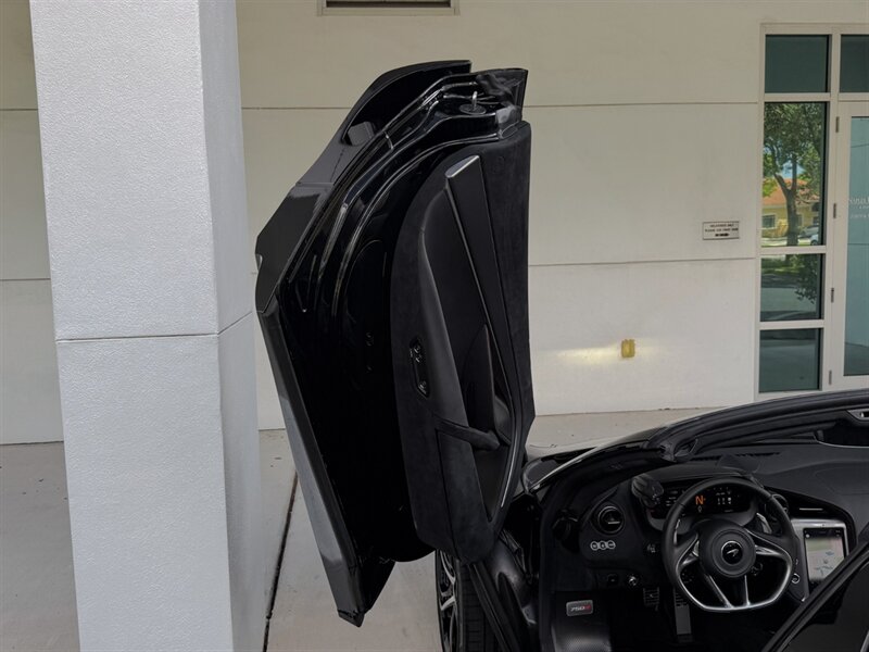 2024 McLaren 750S Spider - Photo 26 - Bonita Springs, FL 34134