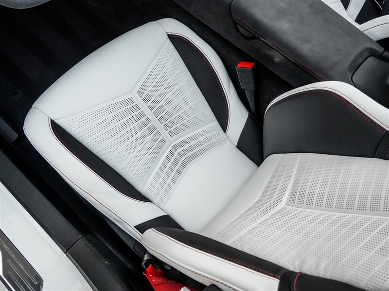 2023 Chevrolet Corvette Stingray 70th Anniversary - Photo 18 - Bonita Springs, FL 34134