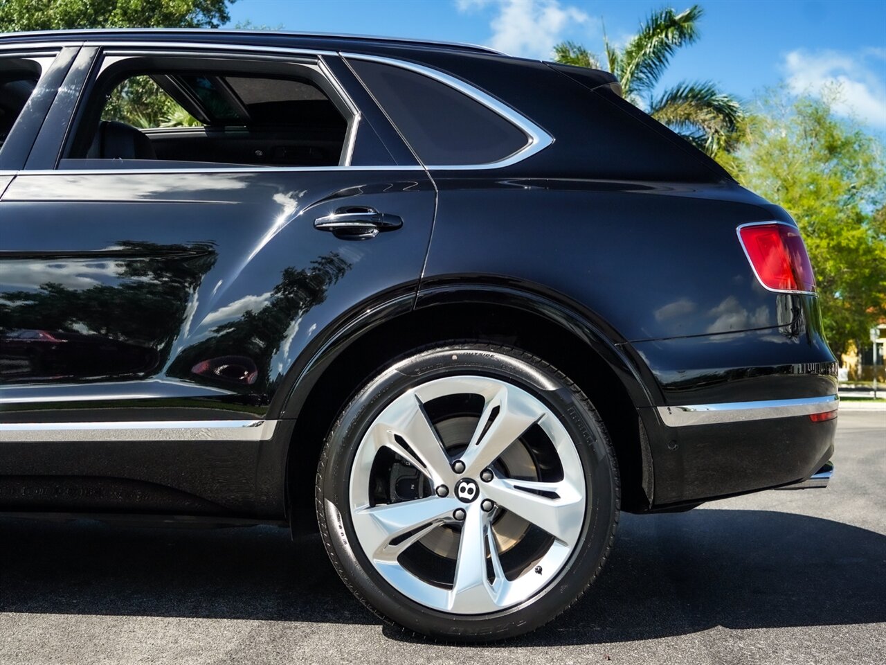 2017 Bentley Bentayga W12   - Photo 36 - Bonita Springs, FL 34134