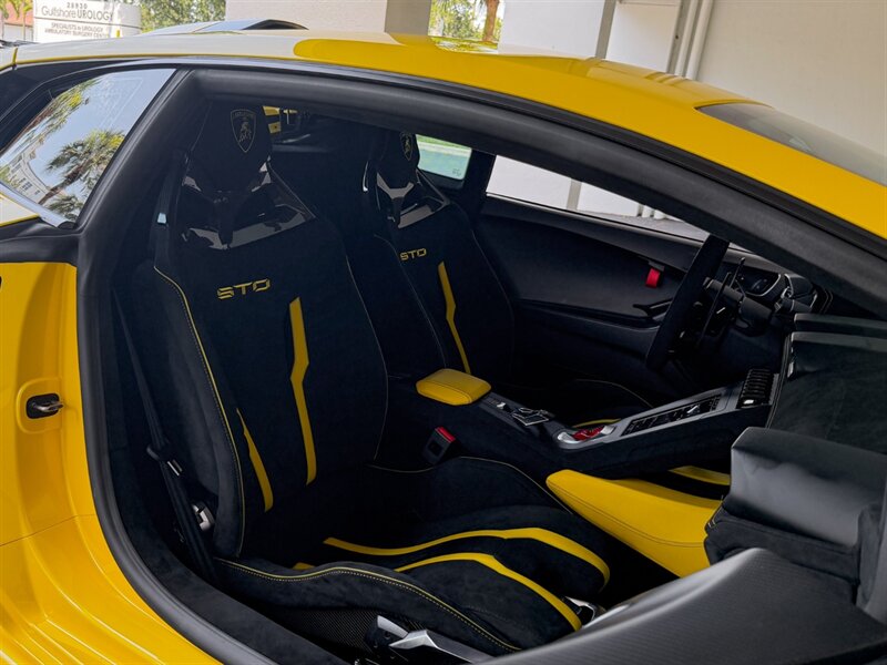 2022 Lamborghini Huracan STO - Photo 30 - Bonita Springs, FL 34134
