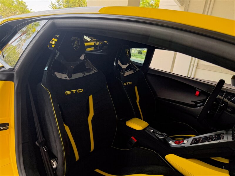 2022 Lamborghini Huracan STO - Photo 31 - Bonita Springs, FL 34134