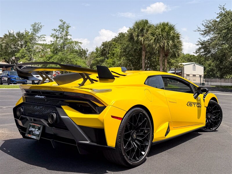 2022 Lamborghini Huracan STO - Photo 52 - Bonita Springs, FL 34134