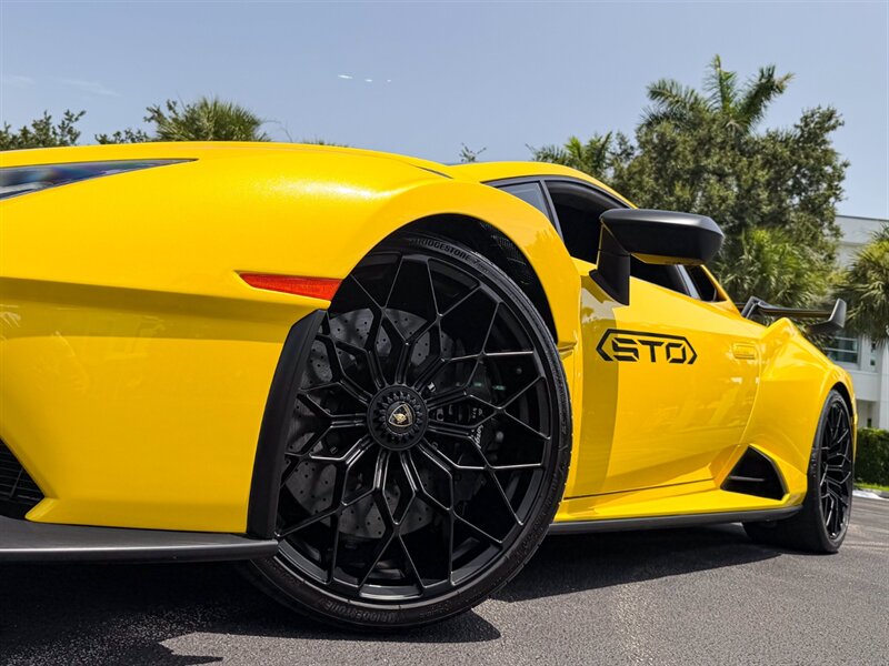 2022 Lamborghini Huracan STO - Photo 12 - Bonita Springs, FL 34134