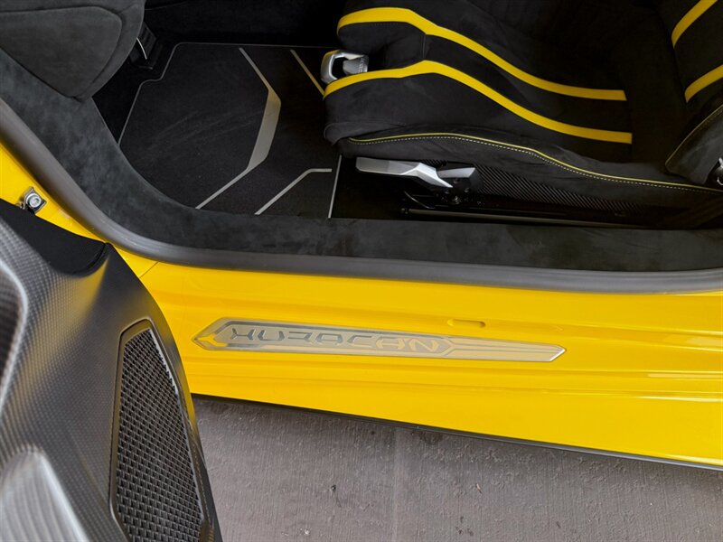2022 Lamborghini Huracan STO - Photo 25 - Bonita Springs, FL 34134
