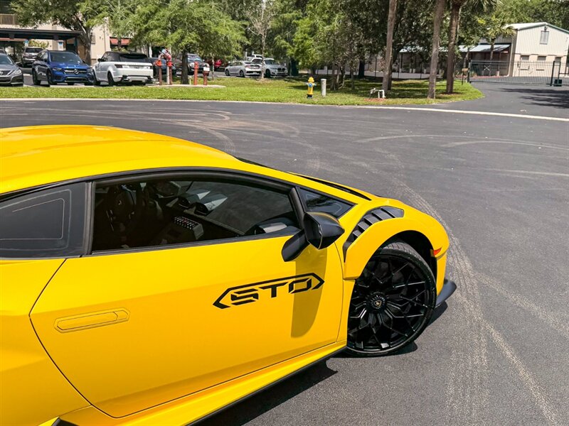 2022 Lamborghini Huracan STO - Photo 54 - Bonita Springs, FL 34134