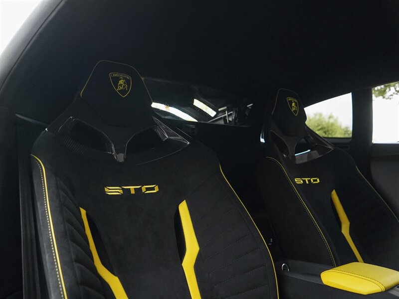 2021 Lamborghini Huracan STO - Photo 33 - Bonita Springs, FL 34134