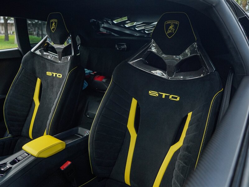 2021 Lamborghini Huracan STO - Photo 9 - Bonita Springs, FL 34134