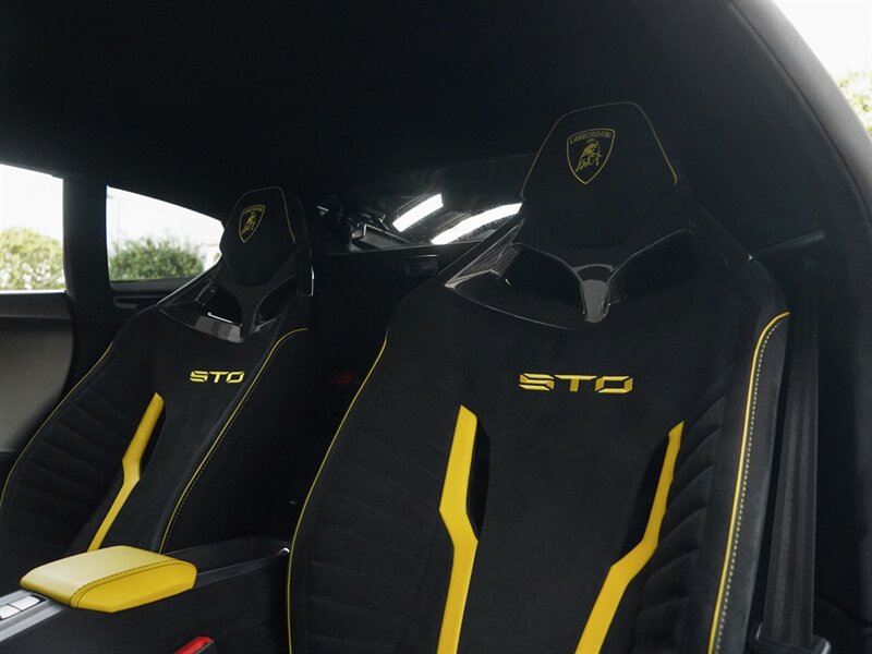 2021 Lamborghini Huracan STO - Photo 23 - Bonita Springs, FL 34134