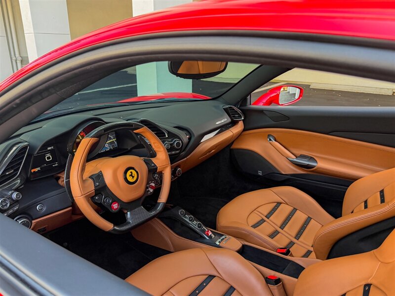 2018 Ferrari 488 GTB   - Photo 2 - Bonita Springs, FL 34134