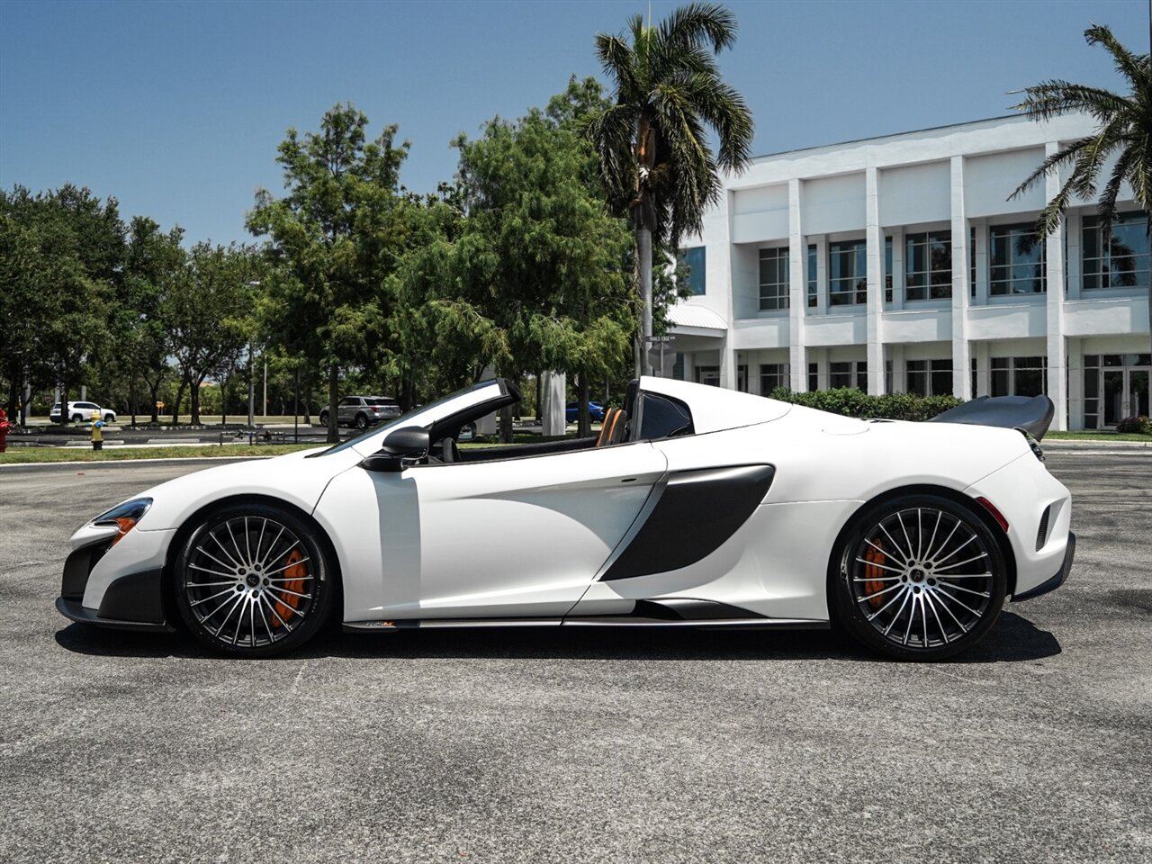 2016 McLaren 675LT Spider   - Photo 38 - Bonita Springs, FL 34134