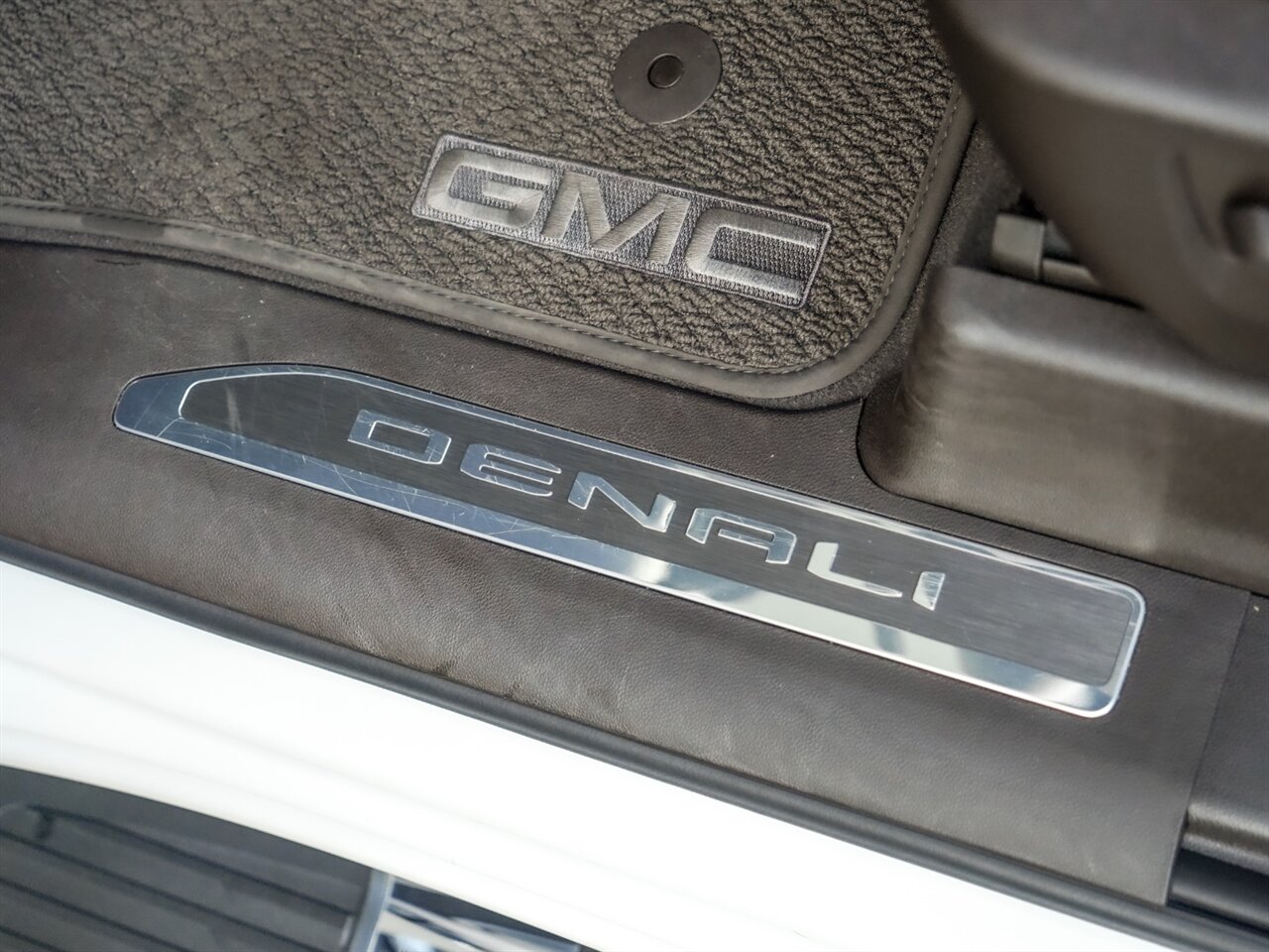 2020 GMC Sierra 2500HD Denali   - Photo 23 - Bonita Springs, FL 34134