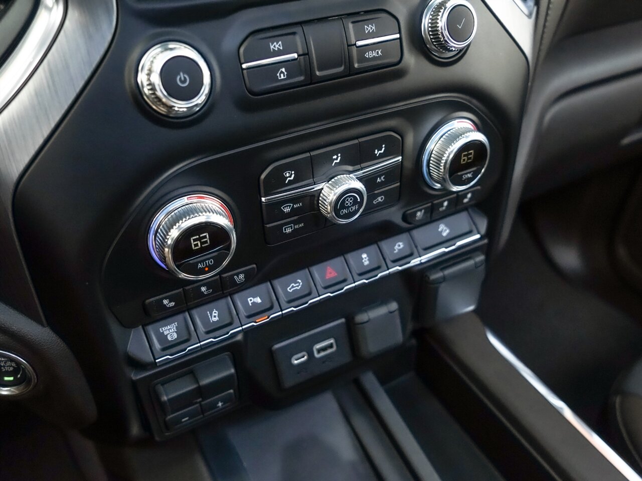 2020 GMC Sierra 2500HD Denali   - Photo 16 - Bonita Springs, FL 34134