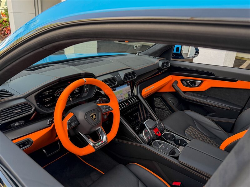 2023 Lamborghini Urus S  