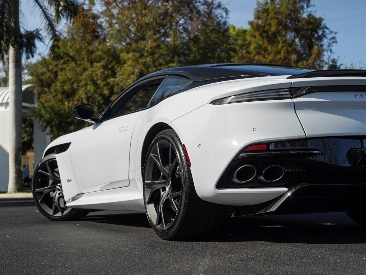 2019 Aston Martin DBS Superleggera   - Photo 53 - Bonita Springs, FL 34134