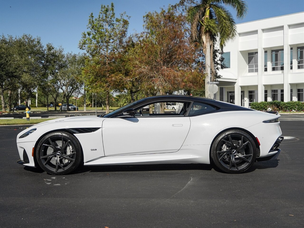 2019 Aston Martin DBS Superleggera   - Photo 46 - Bonita Springs, FL 34134