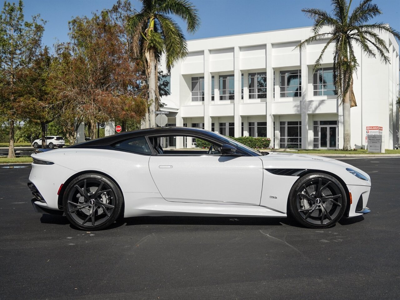 2019 Aston Martin DBS Superleggera   - Photo 71 - Bonita Springs, FL 34134