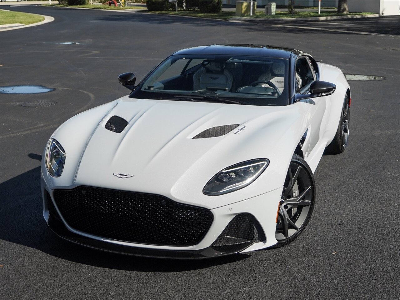 2019 Aston Martin DBS Superleggera   - Photo 9 - Bonita Springs, FL 34134