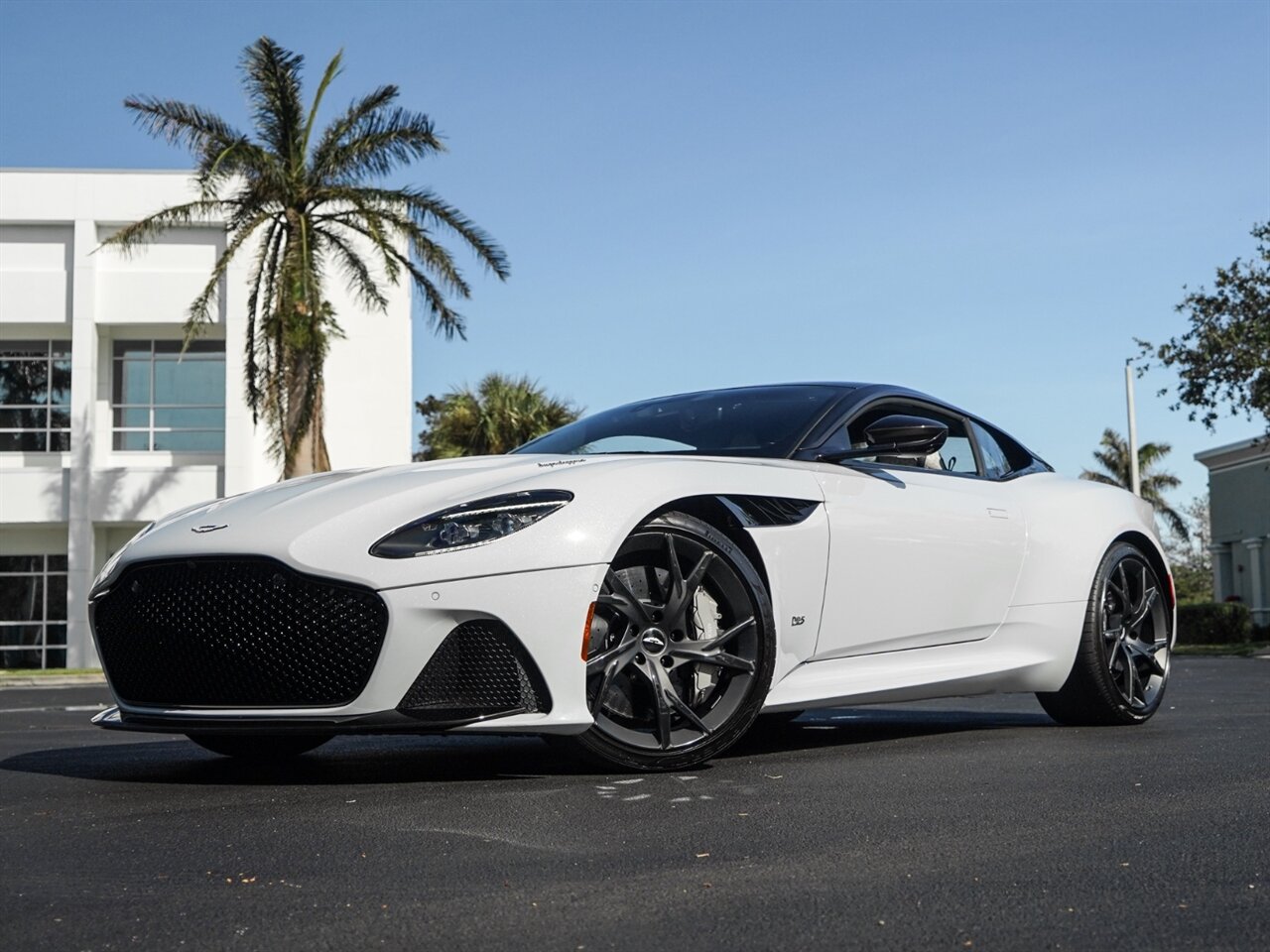 2019 Aston Martin DBS Superleggera   - Photo 12 - Bonita Springs, FL 34134