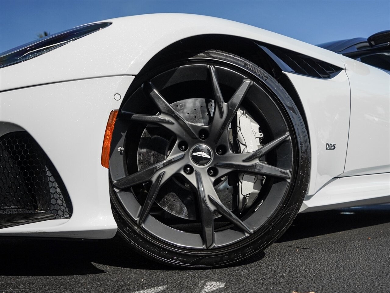 2019 Aston Martin DBS Superleggera   - Photo 13 - Bonita Springs, FL 34134