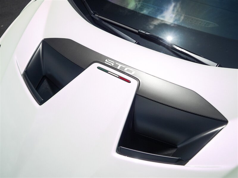 2022 Lamborghini Huracan STO - Photo 8 - Bonita Springs, FL 34134
