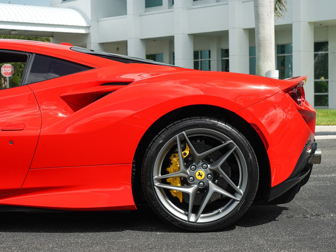 2020 Ferrari F8 TRIBUTO   - Photo 36 - Bonita Springs, FL 34134