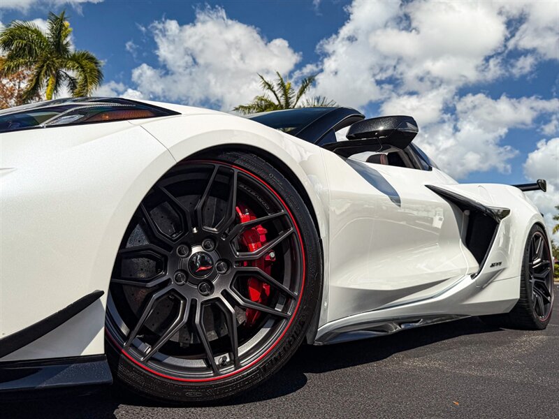 2023 Chevrolet Corvette Z06   - Photo 12 - Bonita Springs, FL 34134