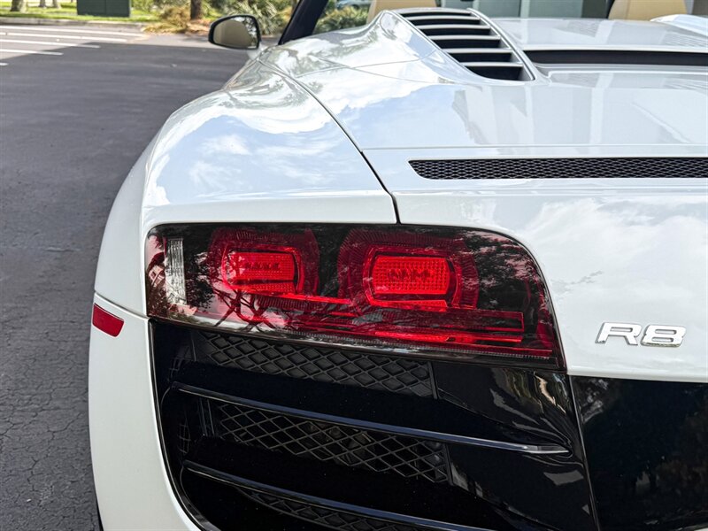 2011 Audi R8 5.2 quattro Spyder   - Photo 43 - Bonita Springs, FL 34134