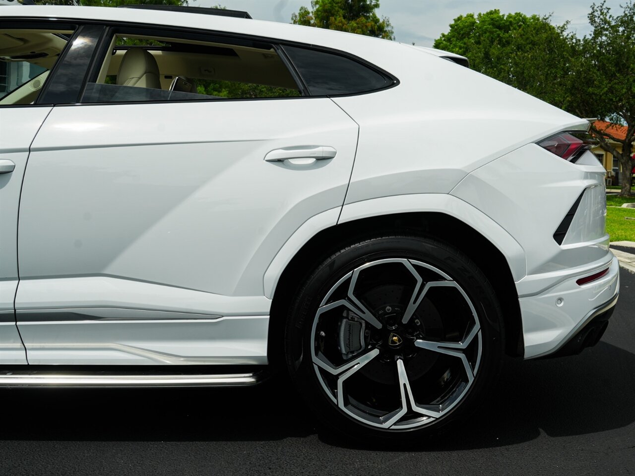 2020 Lamborghini Urus photo 49