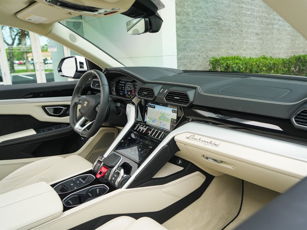 2020 Lamborghini Urus photo 31