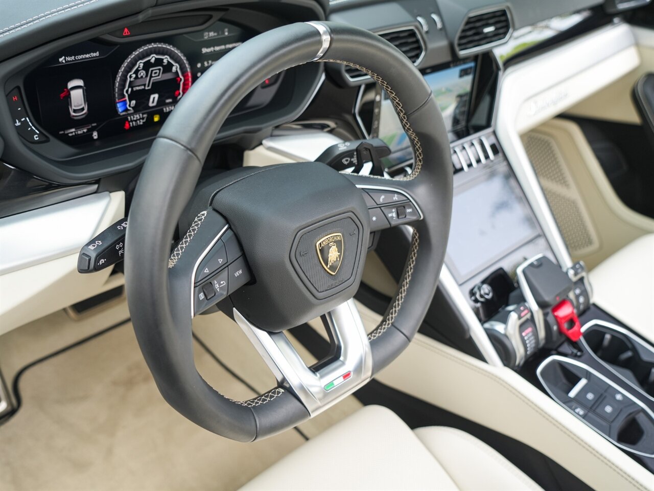 2020 Lamborghini Urus photo 32