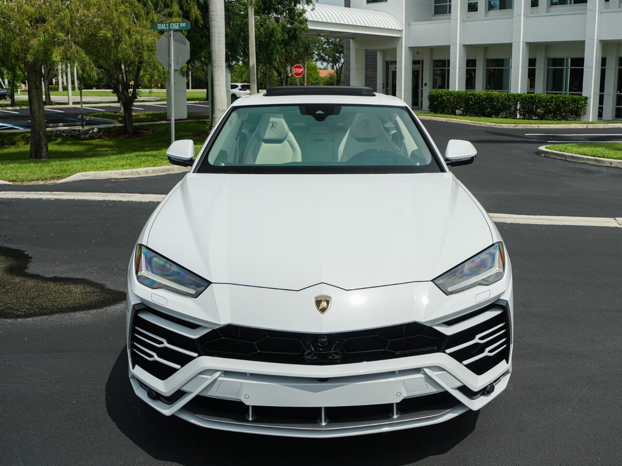 2020 Lamborghini Urus photo 3