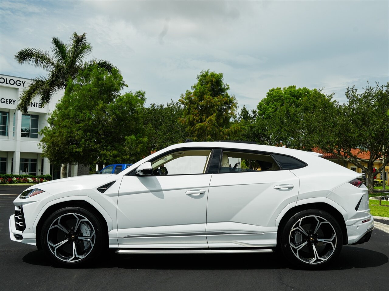 2020 Lamborghini Urus photo 46