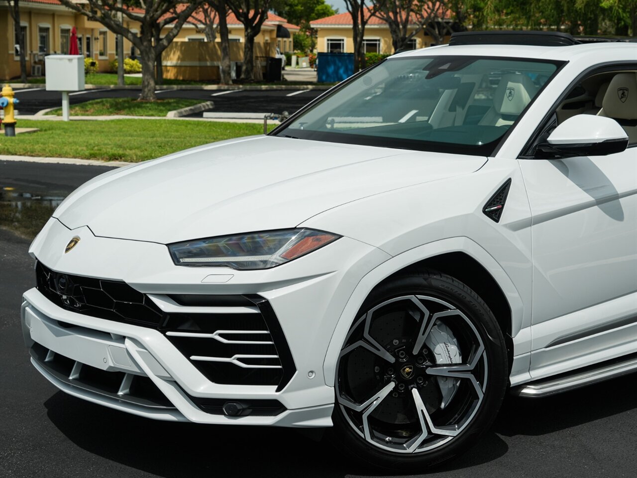 2020 Lamborghini Urus photo 7