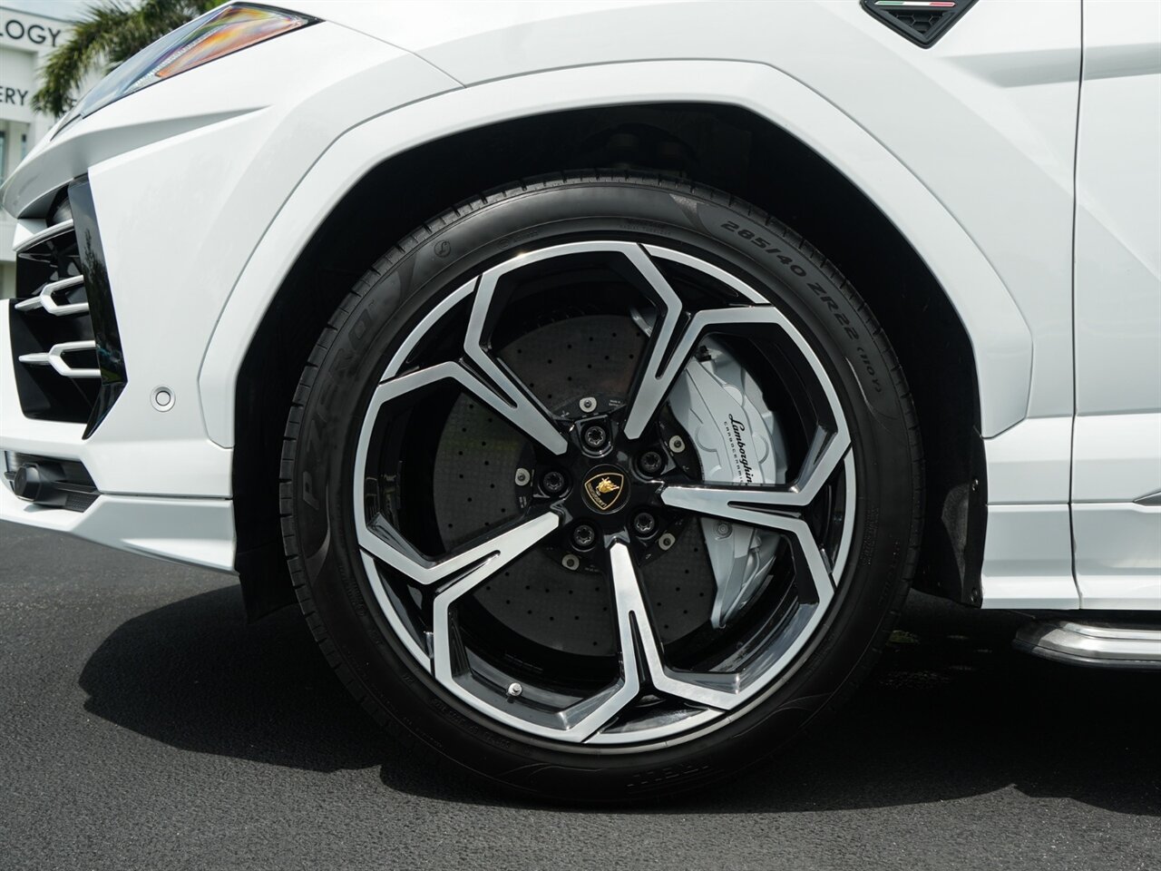 2020 Lamborghini Urus photo 48