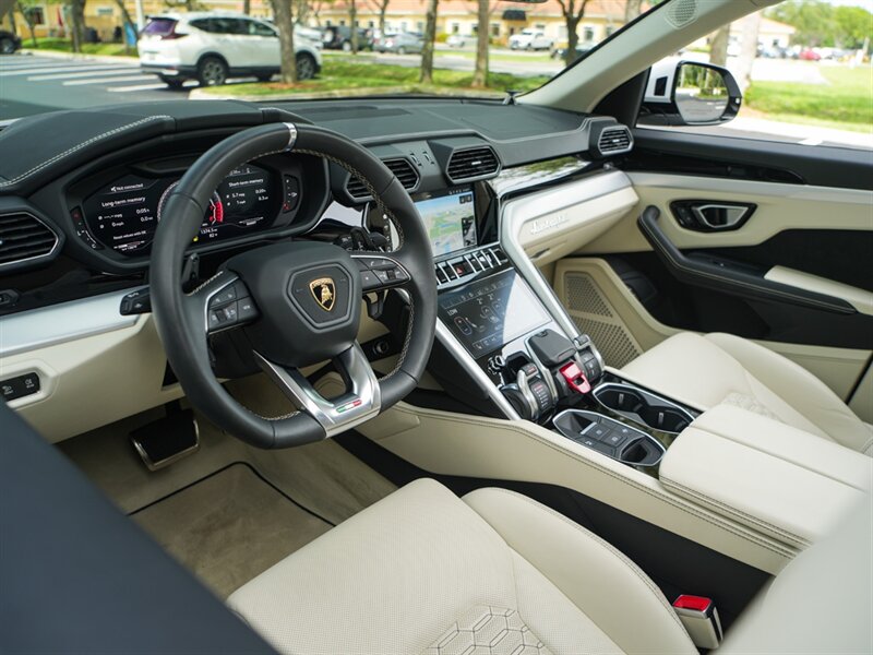 2020 Lamborghini Urus  