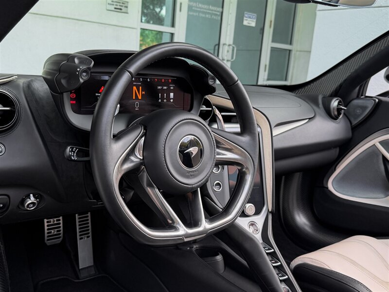 2024 McLaren 750S Spider - Photo 14 - Bonita Springs, FL 34134