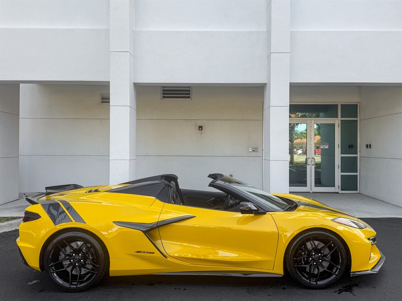 2025 Chevrolet Corvette Z06   - Photo 59 - Bonita Springs, FL 34134