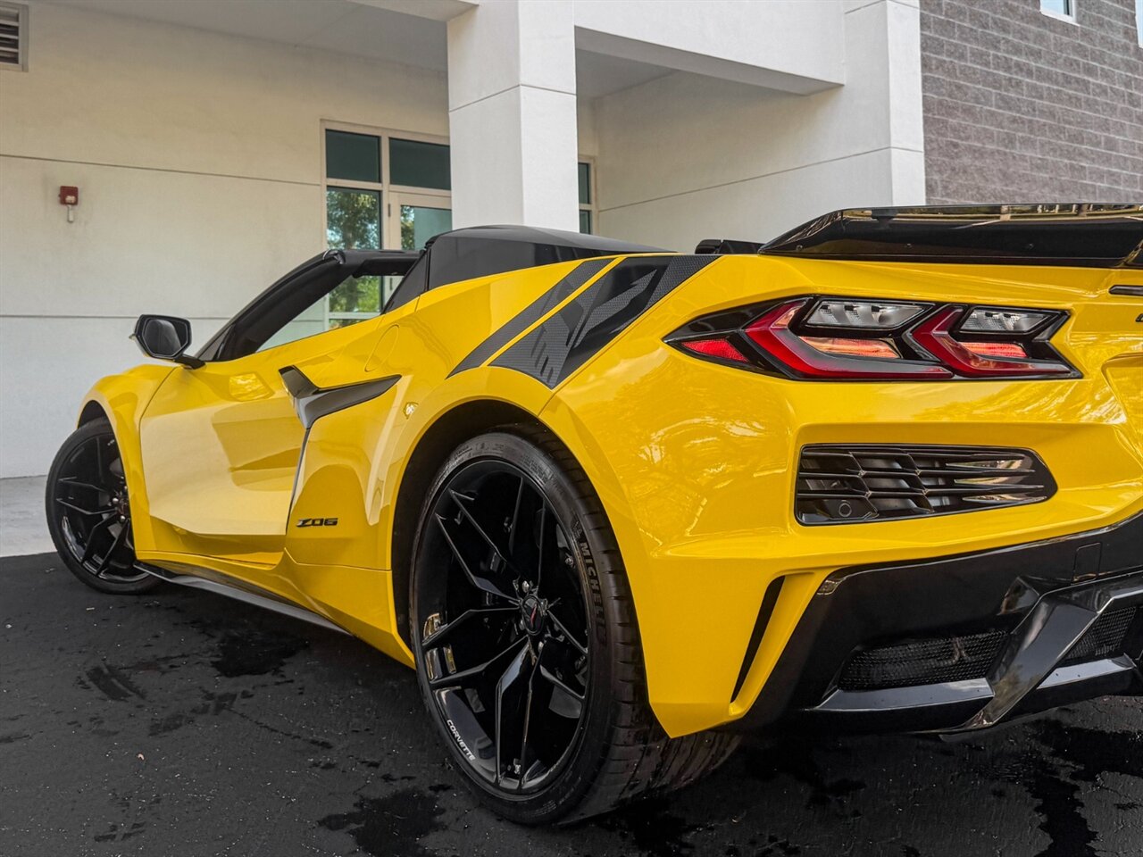 2025 Chevrolet Corvette Z06   - Photo 43 - Bonita Springs, FL 34134