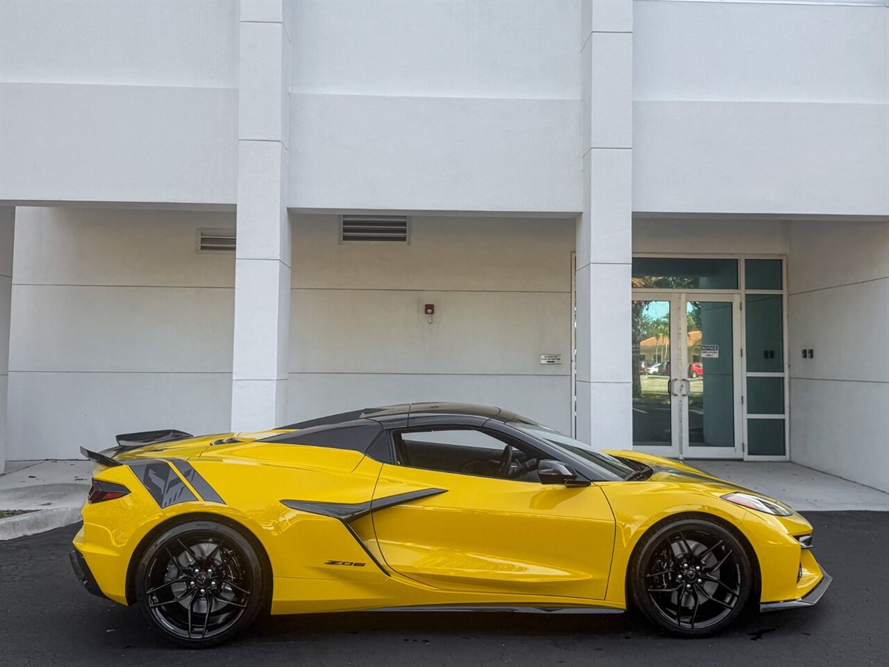 2025 Chevrolet Corvette Z06   - Photo 67 - Bonita Springs, FL 34134