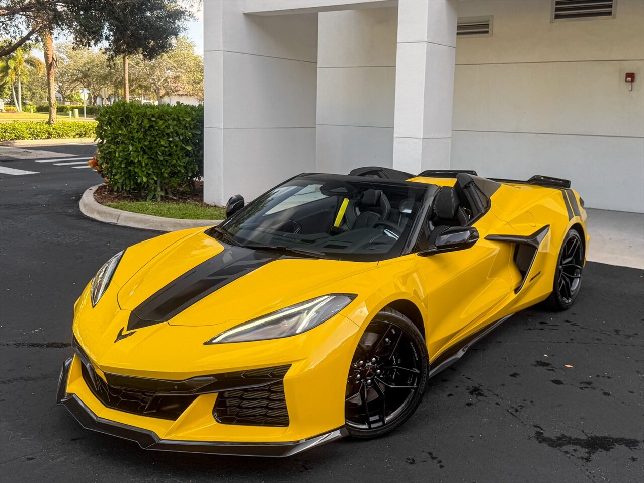 2025 Chevrolet Corvette Z06   - Photo 8 - Bonita Springs, FL 34134