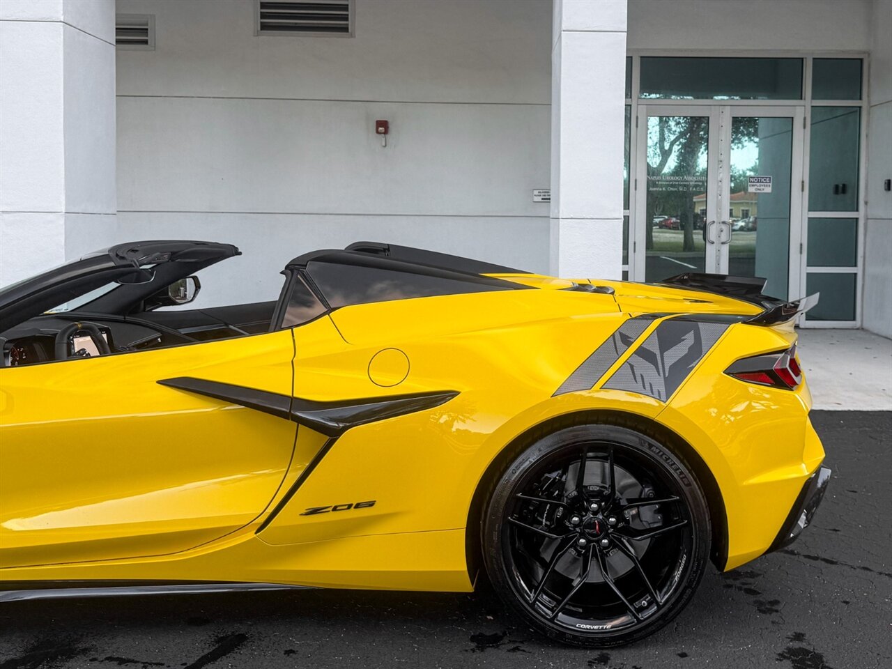2025 Chevrolet Corvette Z06   - Photo 40 - Bonita Springs, FL 34134