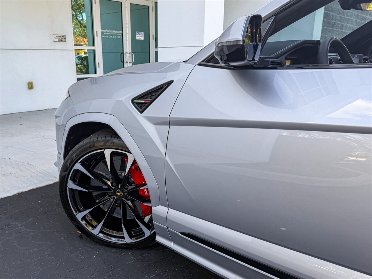2024 Lamborghini Urus S   - Photo 60 - Bonita Springs, FL 34134