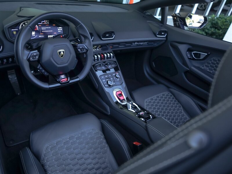 2017 Lamborghini Huracan LP 610-4 Spyder   - Photo 2 - Bonita Springs, FL 34134