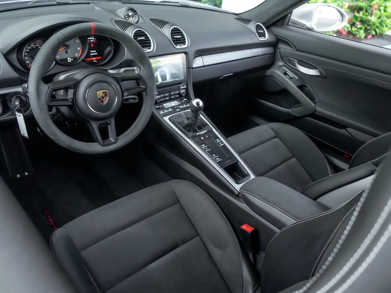 2022 Porsche Cayman GT4 photo 2