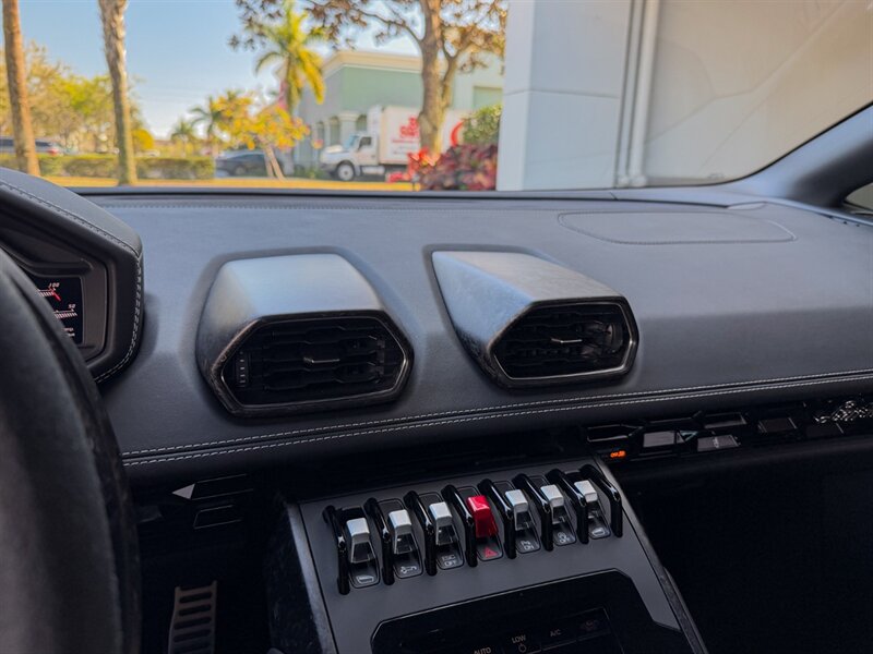 2021 Lamborghini Huracan EVO   - Photo 16 - Bonita Springs, FL 34134