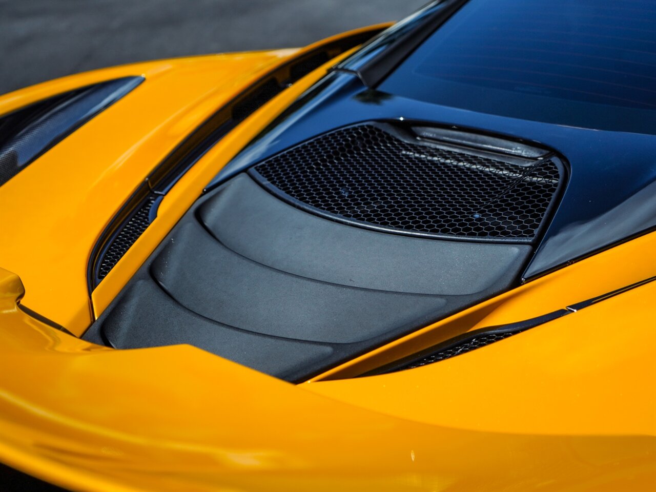 2019 McLaren 720S   - Photo 35 - Bonita Springs, FL 34134