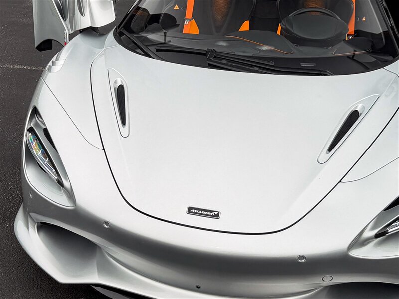 2024 McLaren 750S Spider - Photo 4 - Bonita Springs, FL 34134