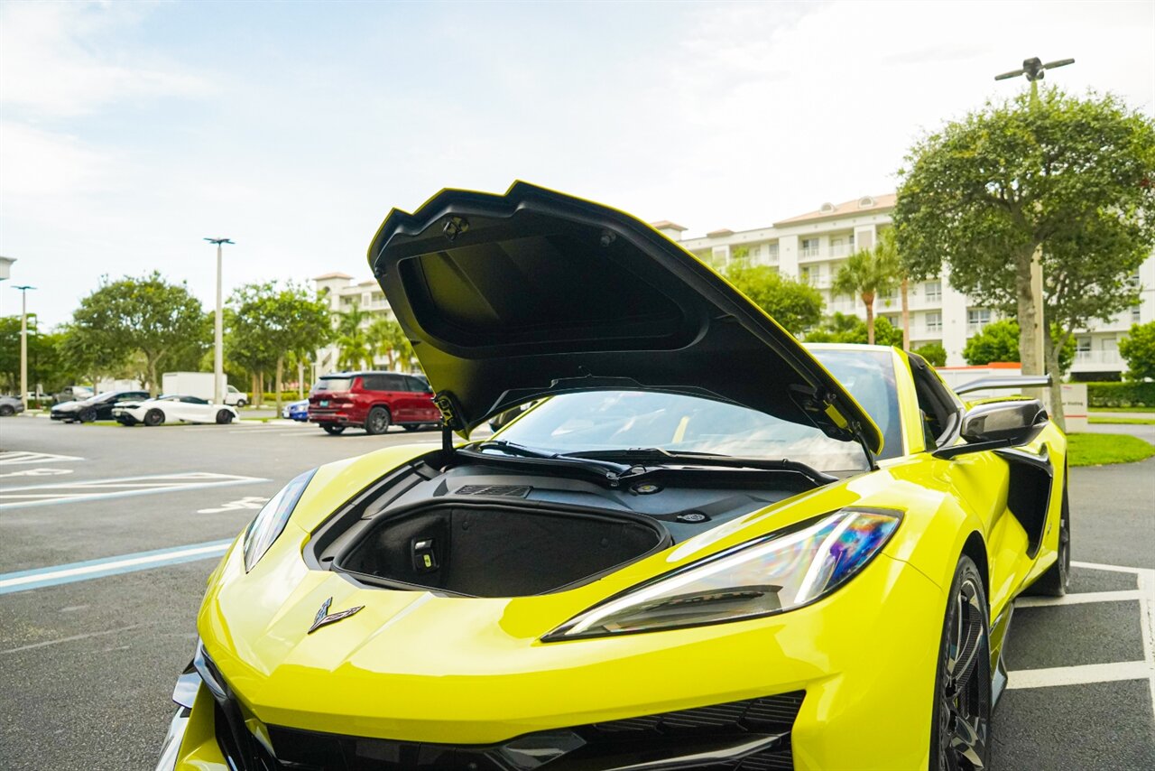 2023 Chevrolet Corvette Z06   - Photo 32 - Bonita Springs, FL 34134