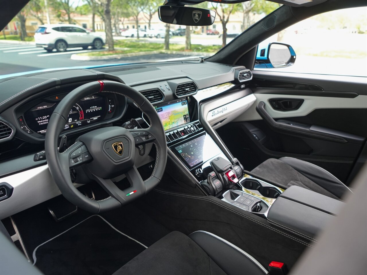 2024 Lamborghini Urus S photo 2